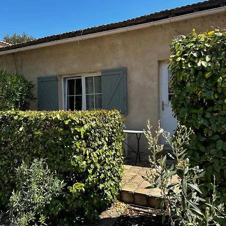 Petite Maison Mitoyenne, Clim, Rénovée, Calme