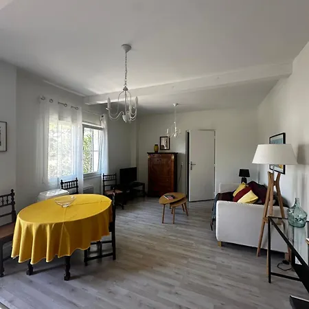 Petite Maison Mitoyenne, Clim, Renovee, Calme Holiday home