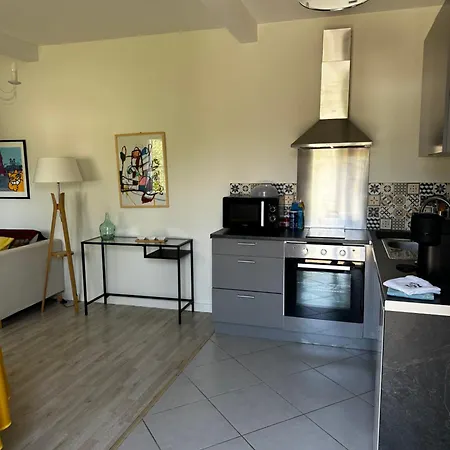 Petite Maison Mitoyenne, Clim, Renovee, Calme Vakantiehuis *