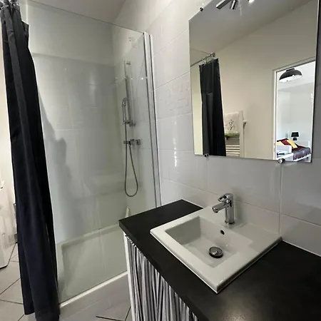 Petite Maison Mitoyenne, Clim, Renovee, Calme *