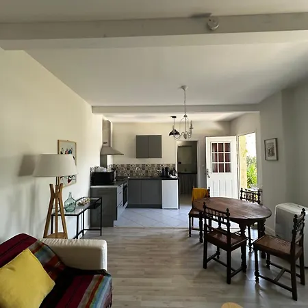 Vakantiehuis Petite Maison Mitoyenne, Clim, Renovee, Calme