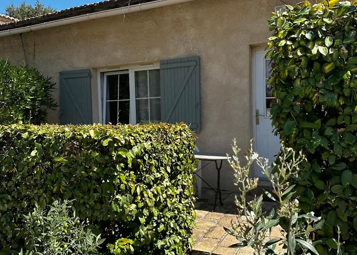 Petite Maison Mitoyenne, Clim, Renovee, Calme