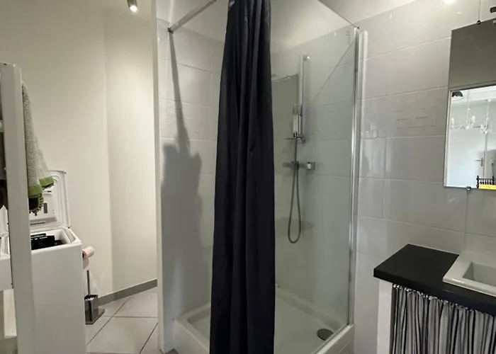 Petite Maison Mitoyenne, Clim, Renovee, Calme *