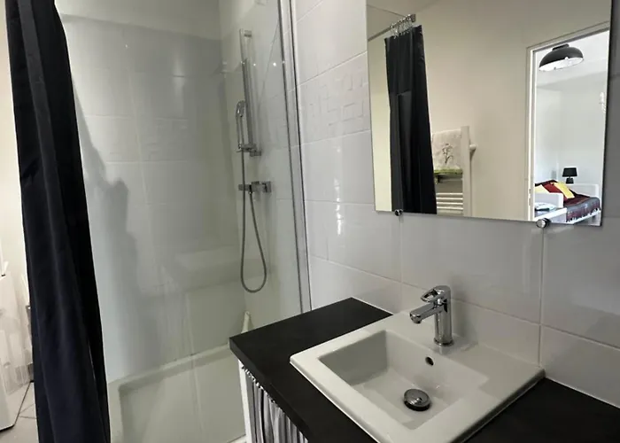Petite Maison Mitoyenne, Clim, Renovee, Calme *
